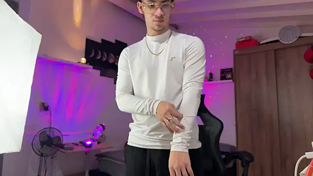 Kisan Smith online show from March 10, 2026, 2:37 am