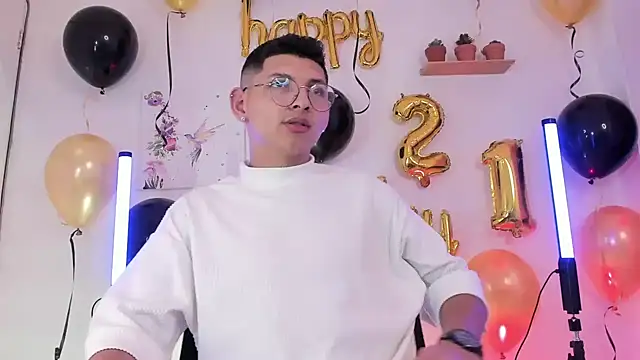 Snapshot of a_lejandro_0_8 chatting on February 18, 2025, 10:58 pm a lejandro 0 8 online show from February 18, 2025, 10:58 pm