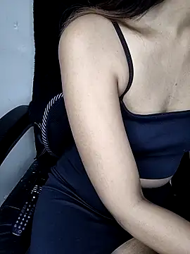 Leeeezzzz roy online show from November 25, 2025, 8:20 pm