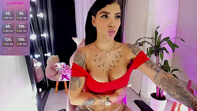 Snapshot of EmmaRusellx chatting on November 2, 2025, 9:53 pm EmmaRusellx online show from November 2, 2025, 9:53 pm