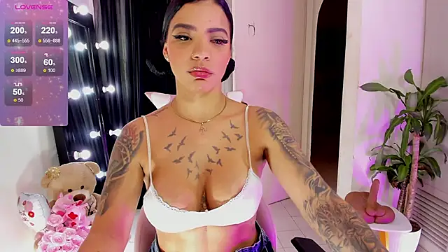 Snapshot of EmmaRusellx chatting on October 5, 2025, 6:31 pm EmmaRusellx online show from October 5, 2025, 6:31 pm