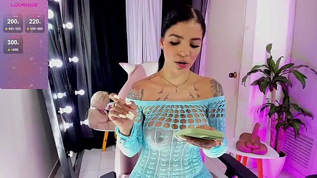 EmmaRusellx online show from November 13, 2025, 10:46 pm