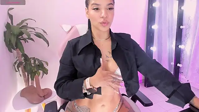 EmmaRusellx online show from May 19, 2026, 12:37 am