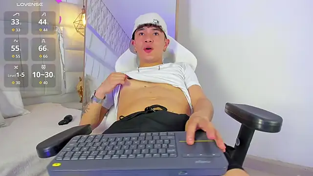 Snapshot of 1m_Joel chatting on October 13, 2025, 4:03 am 1m Joel online show from October 13, 2025, 4:03 am