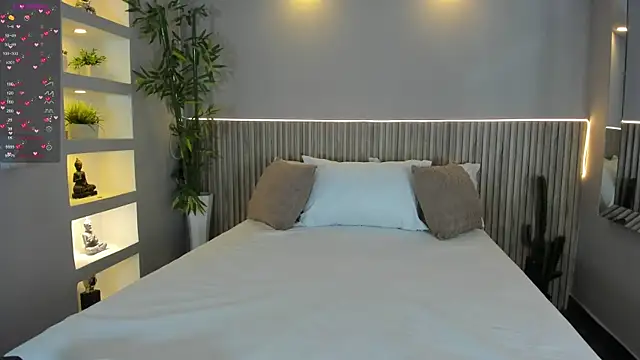 Snapshot of EmmilyCollson chatting on October 8, 2025, 5:13 pm EmmilyCollson online show from October 8, 2025, 5:13 pm