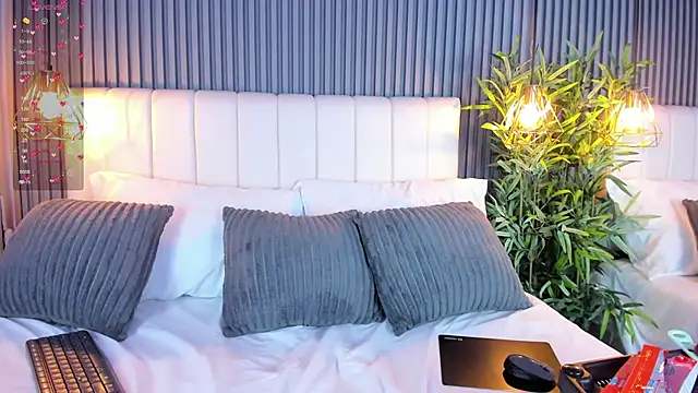 Snapshot of EmmilyCollson chatting on September 28, 2025, 12:23 pm EmmilyCollson online show from September 28, 2025, 12:23 pm