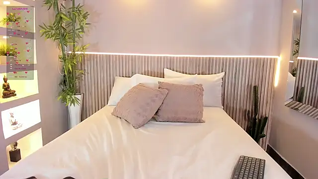 Snapshot of EmmilyCollson chatting on October 12, 2025, 12:50 pm EmmilyCollson online show from October 12, 2025, 12:50 pm