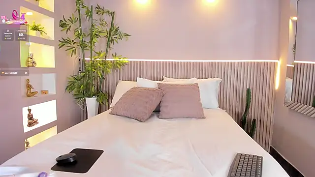 Snapshot of EmmilyCollson chatting on November 1, 2025, 5:29 pm EmmilyCollson online show from November 1, 2025, 5:29 pm