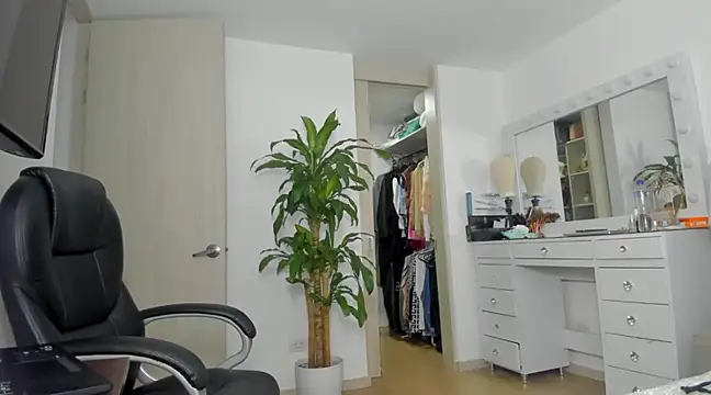 charlotte tiller online show from December 24, 2024, 11:44 pm