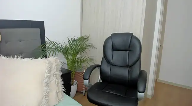 charlotte tiller online show from December 11, 2024, 8:39 pm