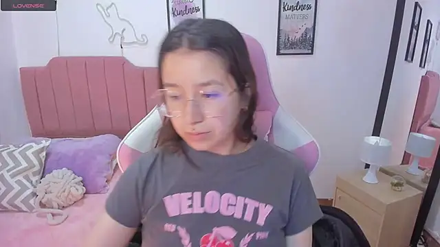 Amy joones online show from November 22, 2025, 1:10 pm