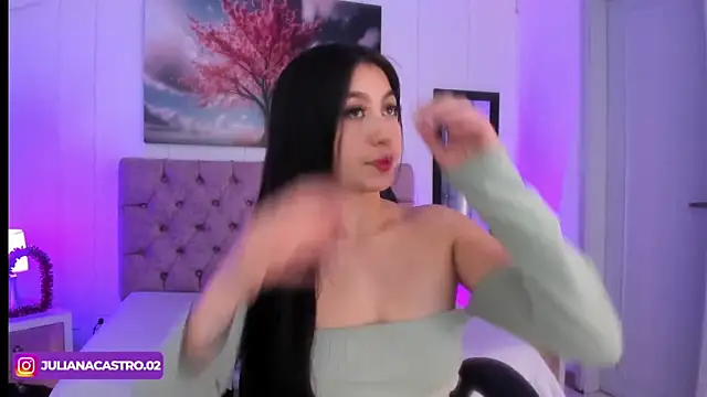 Julianaa Castro  online show from February 6, 2025, 11:42 am