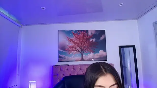 Julianaa Castro  online show from January 12, 2026, 11:50 am