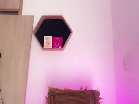 Gorrion   online show from November 5, 2025, 11:41 pm