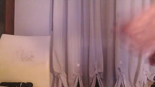 fragrance72 online show from November 25, 2025, 5:41 am