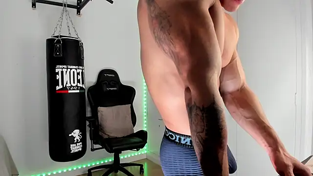 dan01  online show from April 17, 2026, 7:17 pm