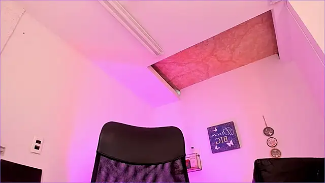 Snapshot of CandyLatinHott chatting on March 3, 2025, 5:16 am CandyLatinHott online show from March 3, 2025, 5:16 am