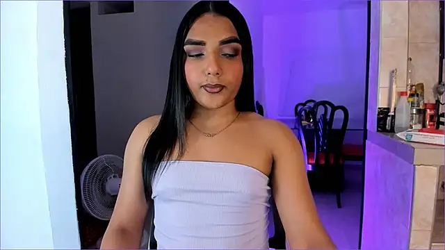 CandyLatinHott online show from March 6, 2026, 2:17 am