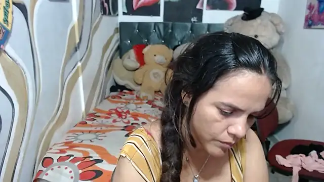 manzanahot9 online show from February 24, 2026, 7:48 pm