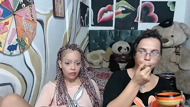 manzanahot9 online show from April 8, 2026, 10:33 pm