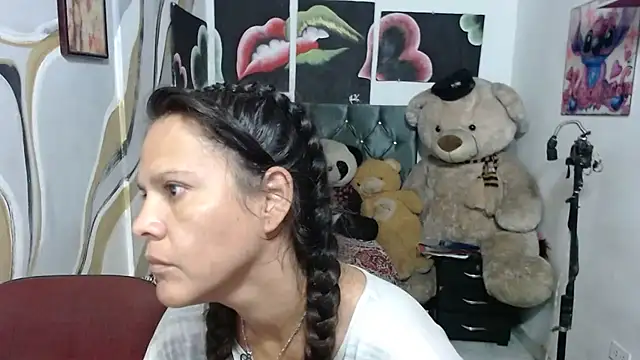 manzanahot9 online show from April 18, 2026, 11:12 am