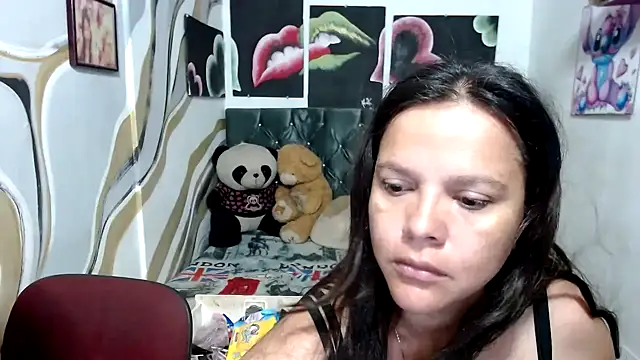 manzanahot9 online show from October 4, 2025, 9:33 am