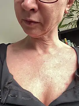 AnnikaRose online show from April 20, 2026, 12:41 pm