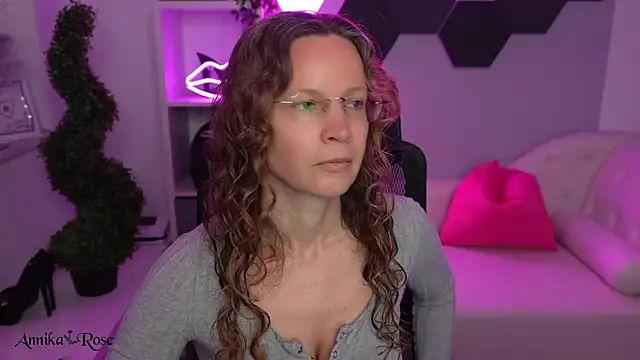 AnnikaRose online show from February 2, 2026, 8:46 am