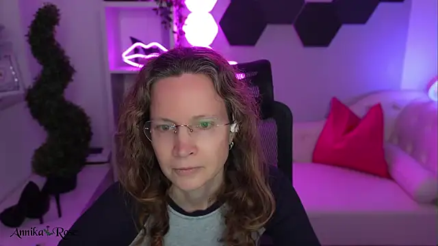 AnnikaRose online show from February 6, 2026, 12:34 pm