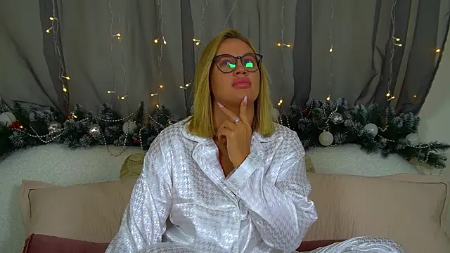 MariaNeumann online show from December 3, 2025, 6:25 am