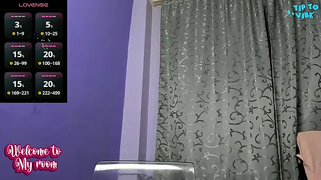 Snapshot of AdriannaLily chatting on December 1, 2024, 8:25 pm AdriannaLily online show from December 1, 2024, 8:25 pm