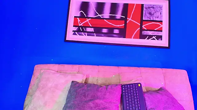 liccy hall online show from December 1, 2025, 1:45 pm