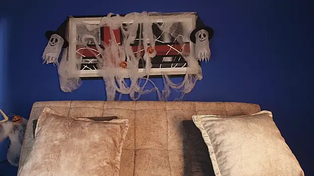 liccy hall online show from October 30, 2025, 11:41 am