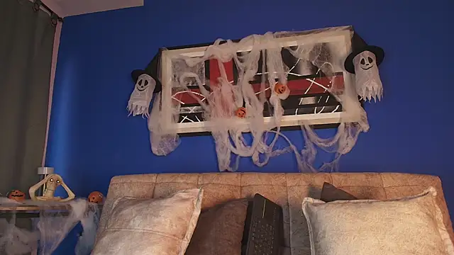 liccy hall online show from October 27, 2025, 11:44 am