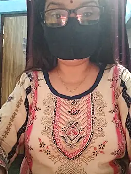 Snapshot of Aishwaryaa_69 chatting on October 28, 2025, 2:23 am Aishwaryaa 69 online show from October 28, 2025, 2:23 am