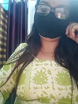 Snapshot of Aishwaryaa_69 chatting on October 7, 2025, 4:41 pm Aishwaryaa 69 online show from October 7, 2025, 4:41 pm