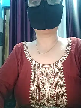 Snapshot of Aishwaryaa_69 chatting on October 7, 2025, 4:35 am Aishwaryaa 69 online show from October 7, 2025, 4:35 am