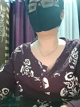 Snapshot of Aishwaryaa_69 chatting on October 31, 2025, 12:24 pm Aishwaryaa 69 online show from October 31, 2025, 12:24 pm