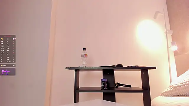 Snapshot of roxannegomez chatting on September 23, 2025, 1:29 pm roxannegomez online show from September 23, 2025, 1:29 pm