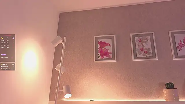 Snapshot of roxannegomez chatting on October 1, 2025, 1:15 pm roxannegomez online show from October 1, 2025, 1:15 pm