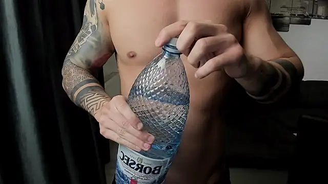 Snapshot of Richarddarell1 chatting on October 21, 2025, 4:45 am Richarddarell1 online show from October 21, 2025, 4:45 am