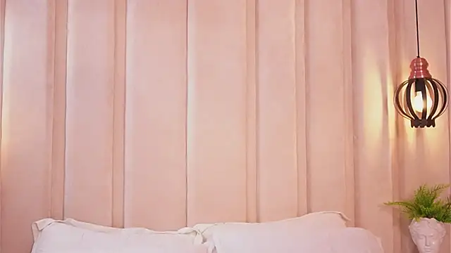 bonniekim  online show from October 17, 2025, 10:22 pm