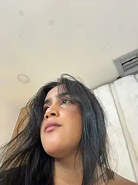 bonniekim  online show from November 4, 2025, 9:51 pm