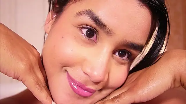 bonniekim  online show from October 1, 2025, 11:30 pm