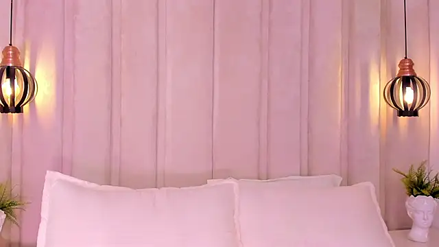 bonniekim  online show from March 13, 2025, 11:51 am