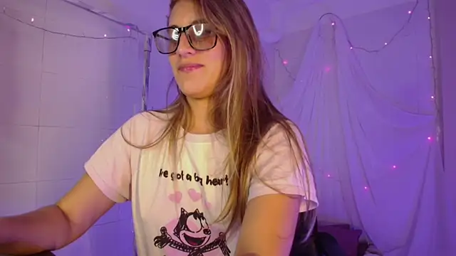 Snapshot of Giia_paiige18 chatting on December 15, 2025, 11:10 pm Giia paiige18 online show from December 15, 2025, 11:10 pm