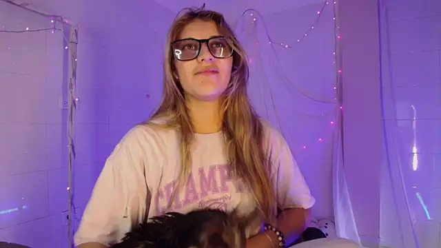 Snapshot of Giia_paiige18 chatting on December 2, 2025, 7:48 pm Giia paiige18 online show from December 2, 2025, 7:48 pm