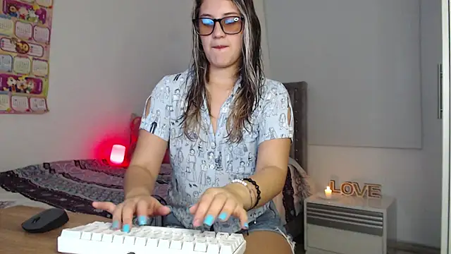 Giia paiige18 online show from March 20, 2025, 2:19 am