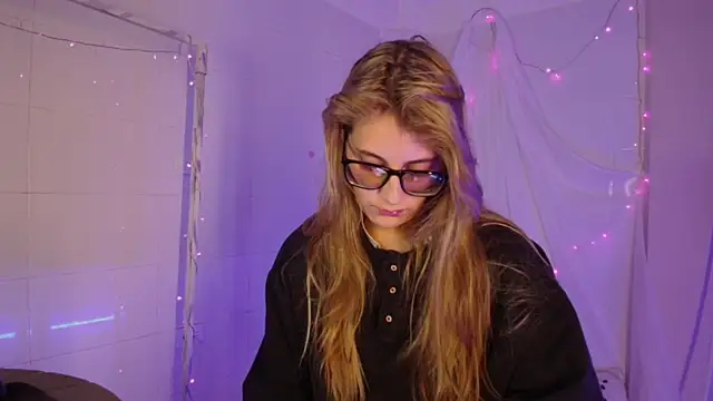 Snapshot of Giia_paiige18 chatting on November 15, 2025, 11:20 pm Giia paiige18 online show from November 15, 2025, 11:20 pm