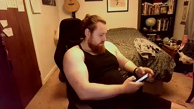 Hairy Guy30 online show from November 18, 2025, 5:27 pm